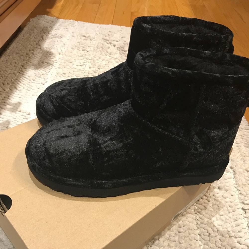 Mini velvet uggs